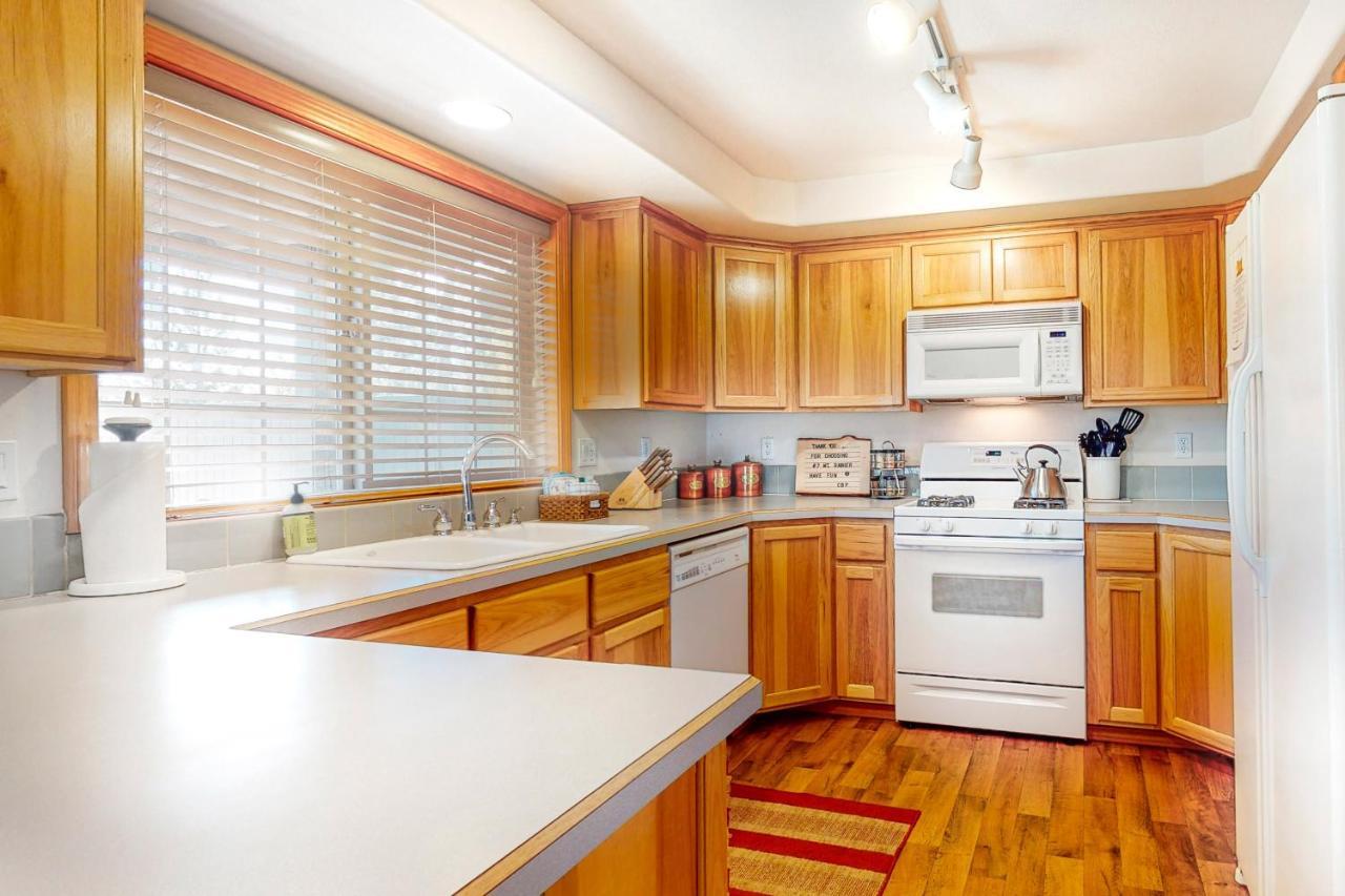 Mt Rainier Lane 07 | Discover Sunriver Exterior photo