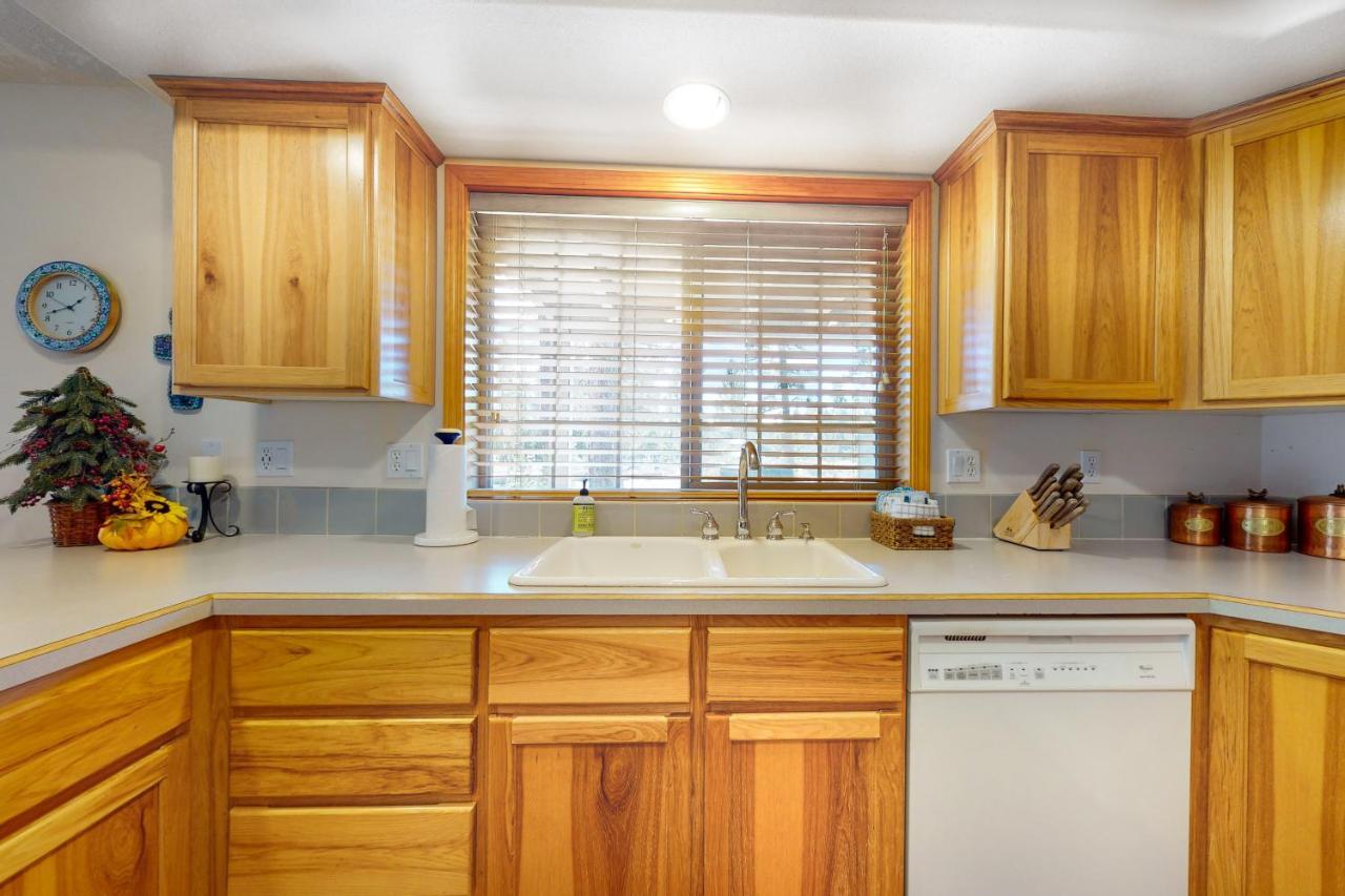 Mt Rainier Lane 07 | Discover Sunriver Exterior photo