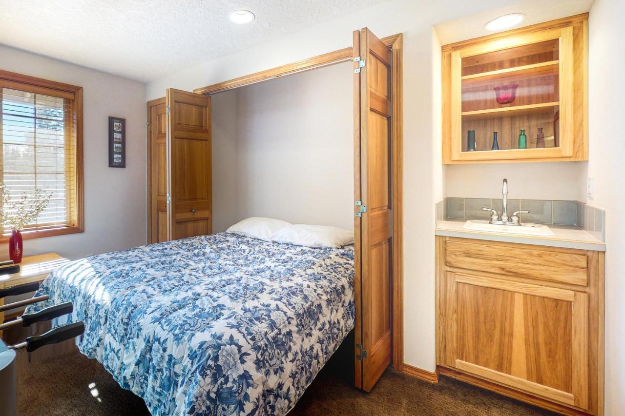 Mt Rainier Lane 07 | Discover Sunriver Exterior photo